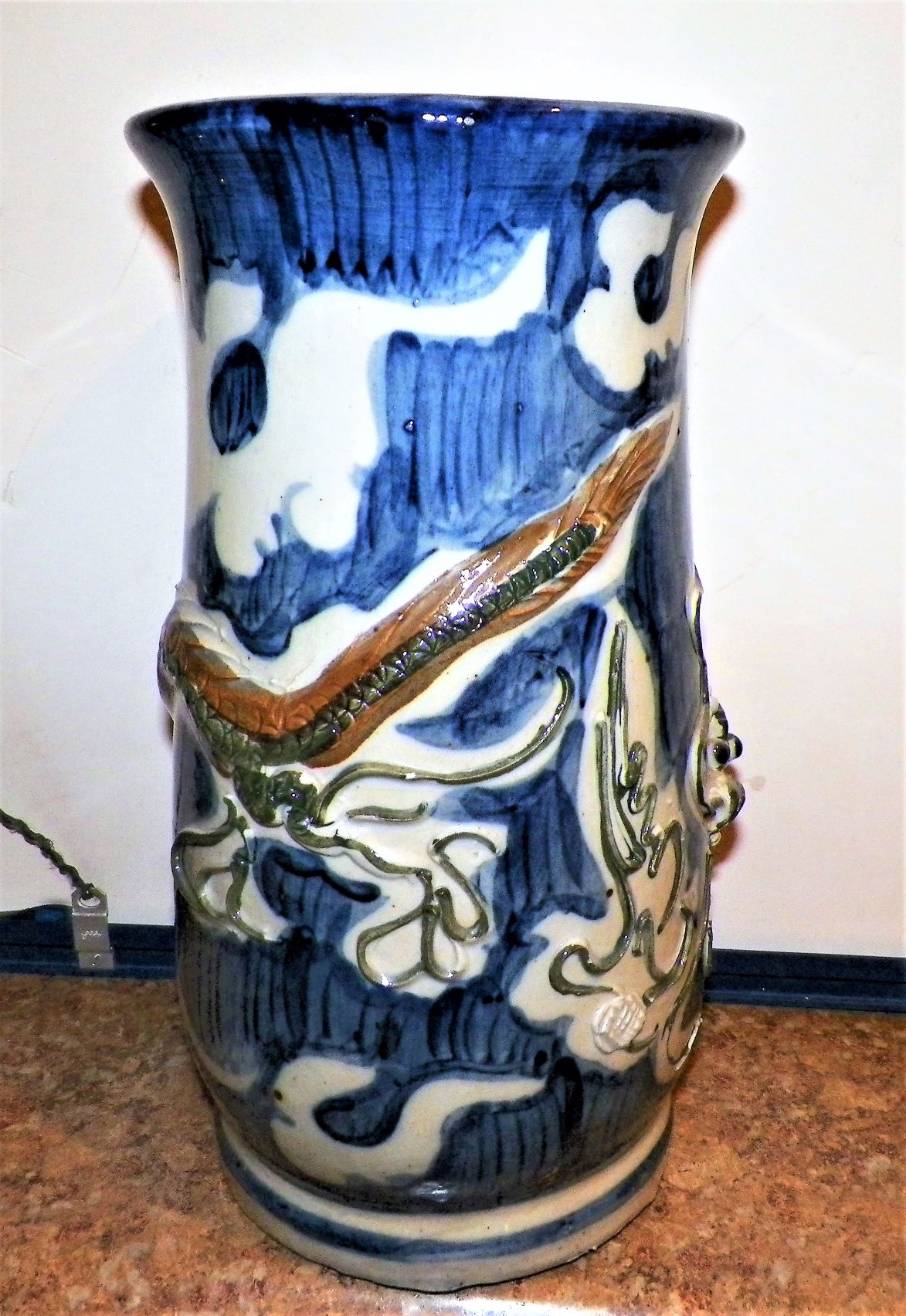 POTTERY VASE DRAGON 3AA.JPG