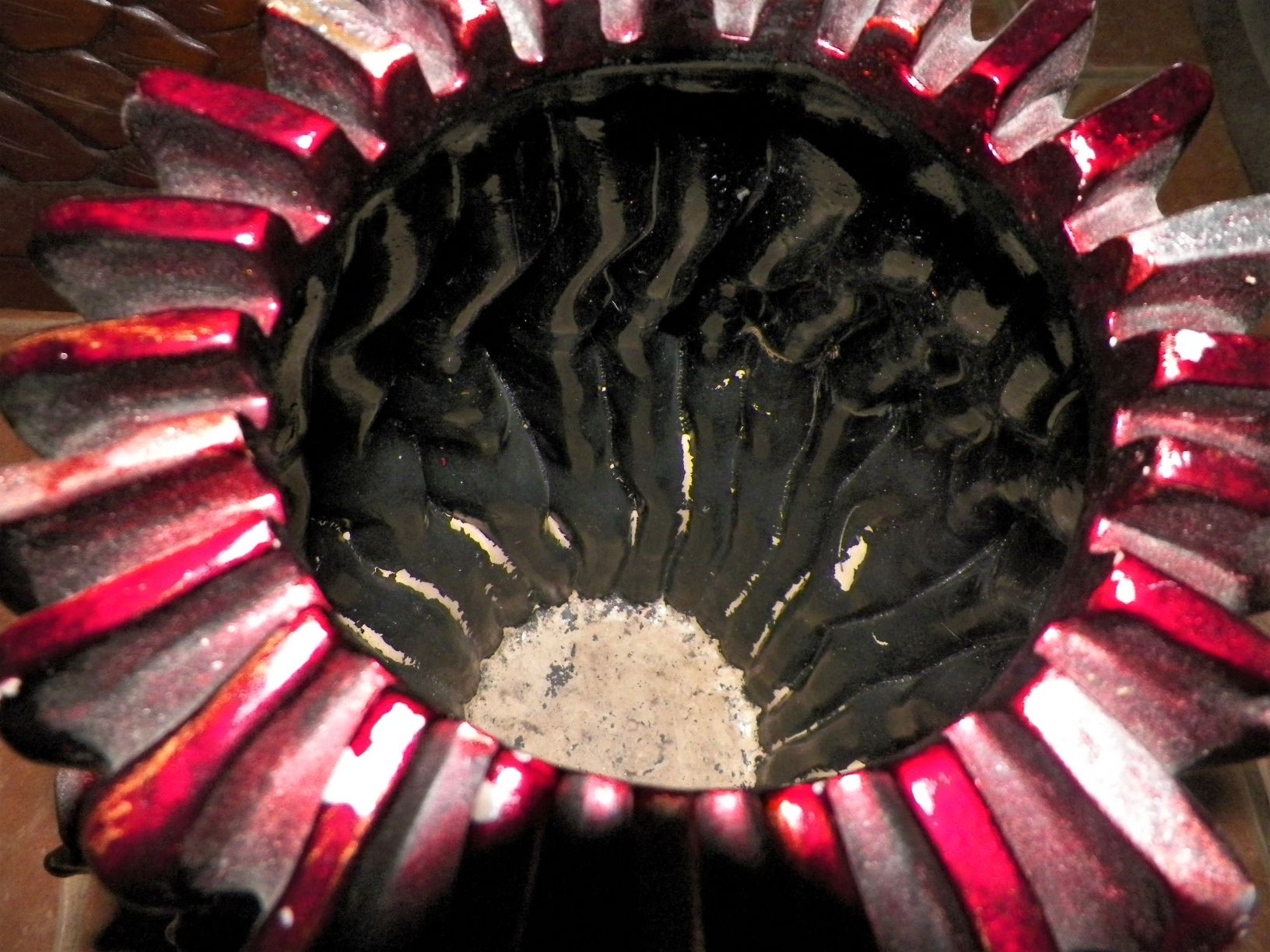 POTTERY WAVY RED VASE 2BAA.JPG