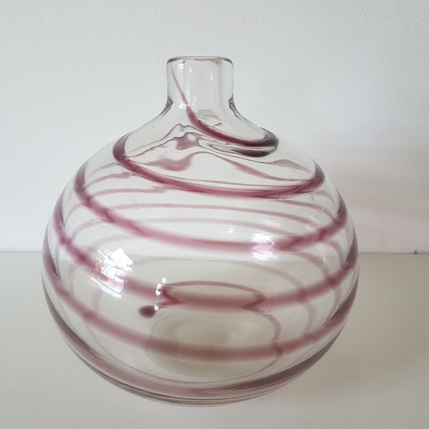 Maker of hand blown glass vase? Antiques Board