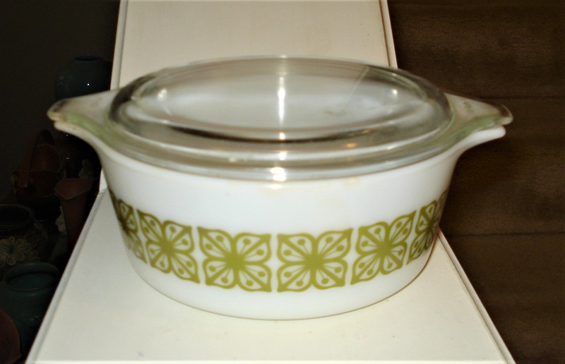 PYREX bowl w lid.jpg