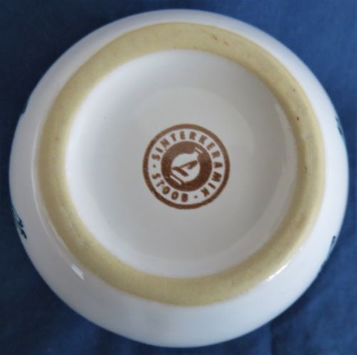 reindeer vase mark.JPG