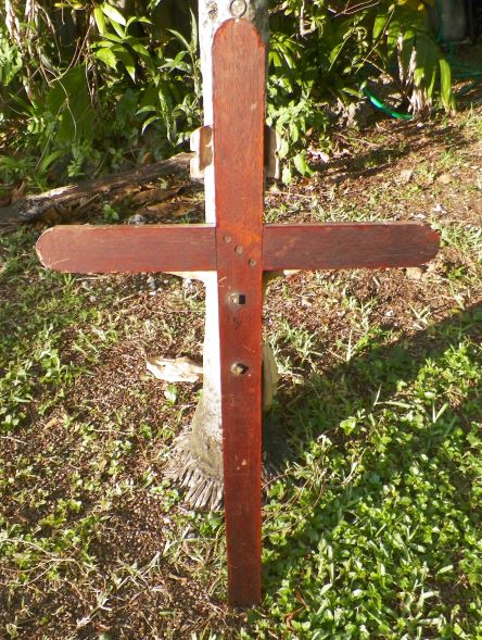RELIGOUS CROSS CHRIST CRUCIFIED METAL & WOOD OLD 39 INCJES 8AA.JPG