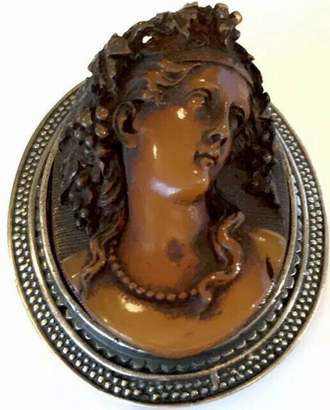 Resin nouveau lady 13A.jpg