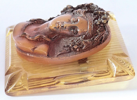 Resin nouveau lady on resin 1D adj.jpg