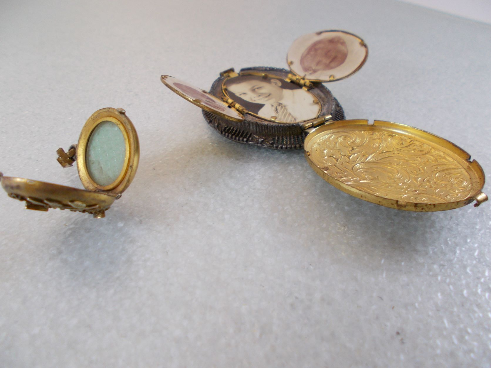 Resize lockets open.JPG