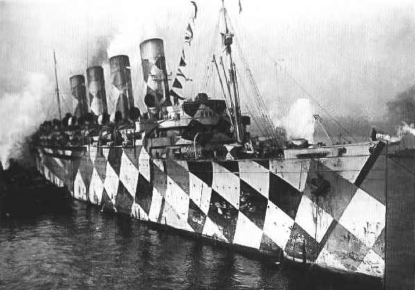 RMS_Mauretania_in_dazzle_paint.jpg