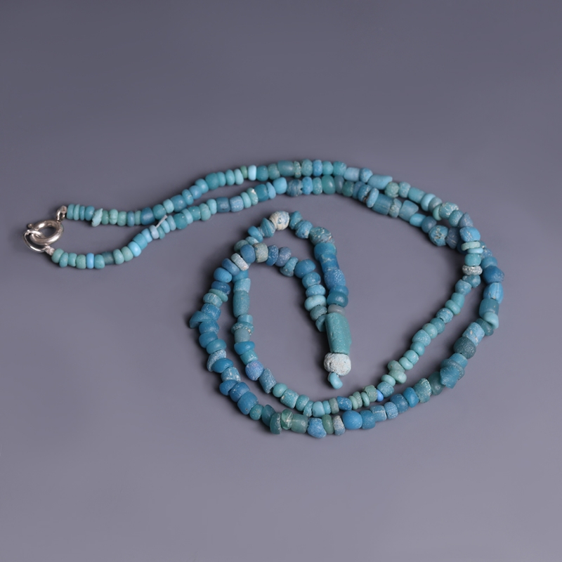 roman-glass-necklace-1.jpg