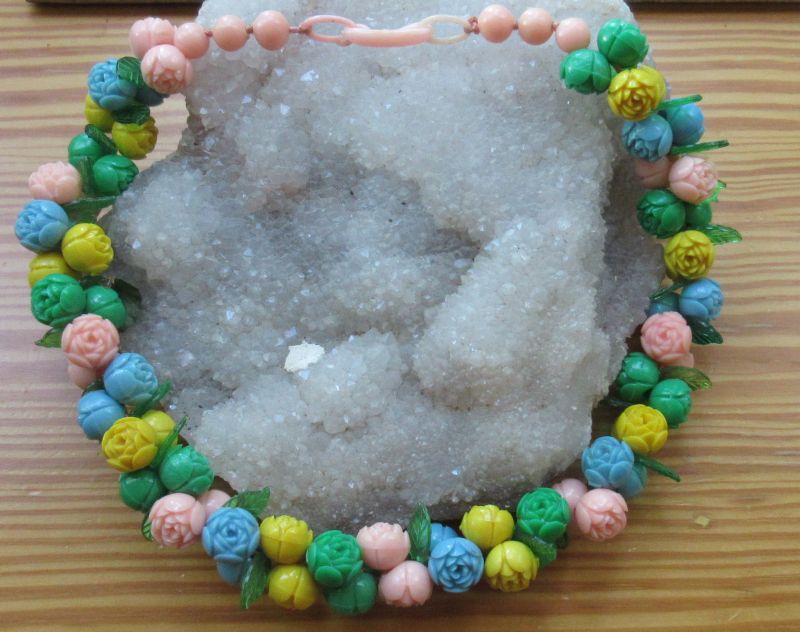rosenecklace1.jpg