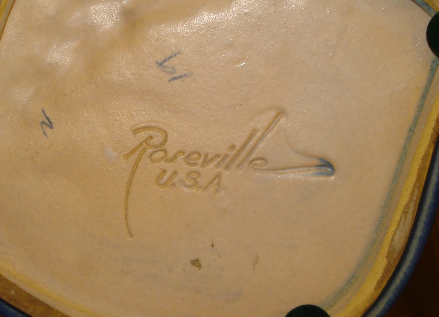 roseville pottery mark 4.jpg