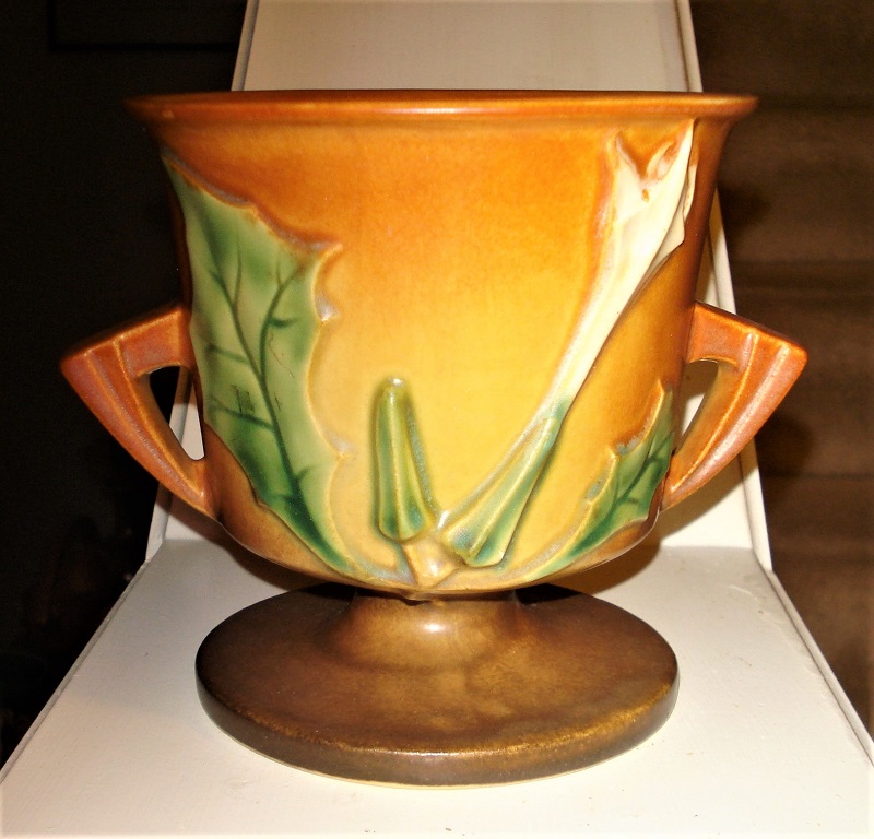Roseville Thornapple Vase.jpg