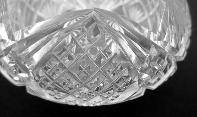 round cologne bottle det diamonds2 BEST 640.jpg