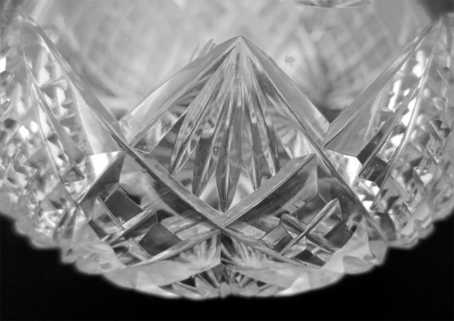 round cologne bottle det fan3 BEST 640.jpg