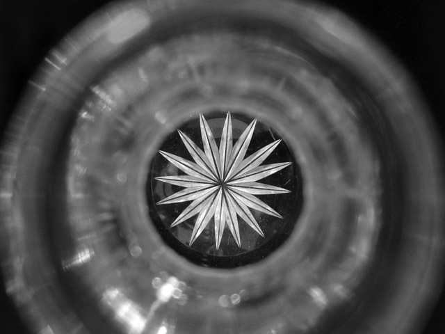 round cologne bottle look into GS Best 640.jpg