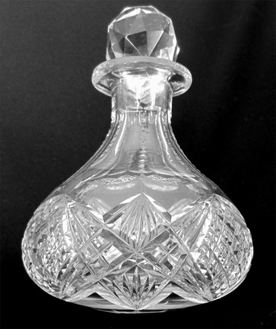 round cologne bottle2 Fan Best 640.jpg