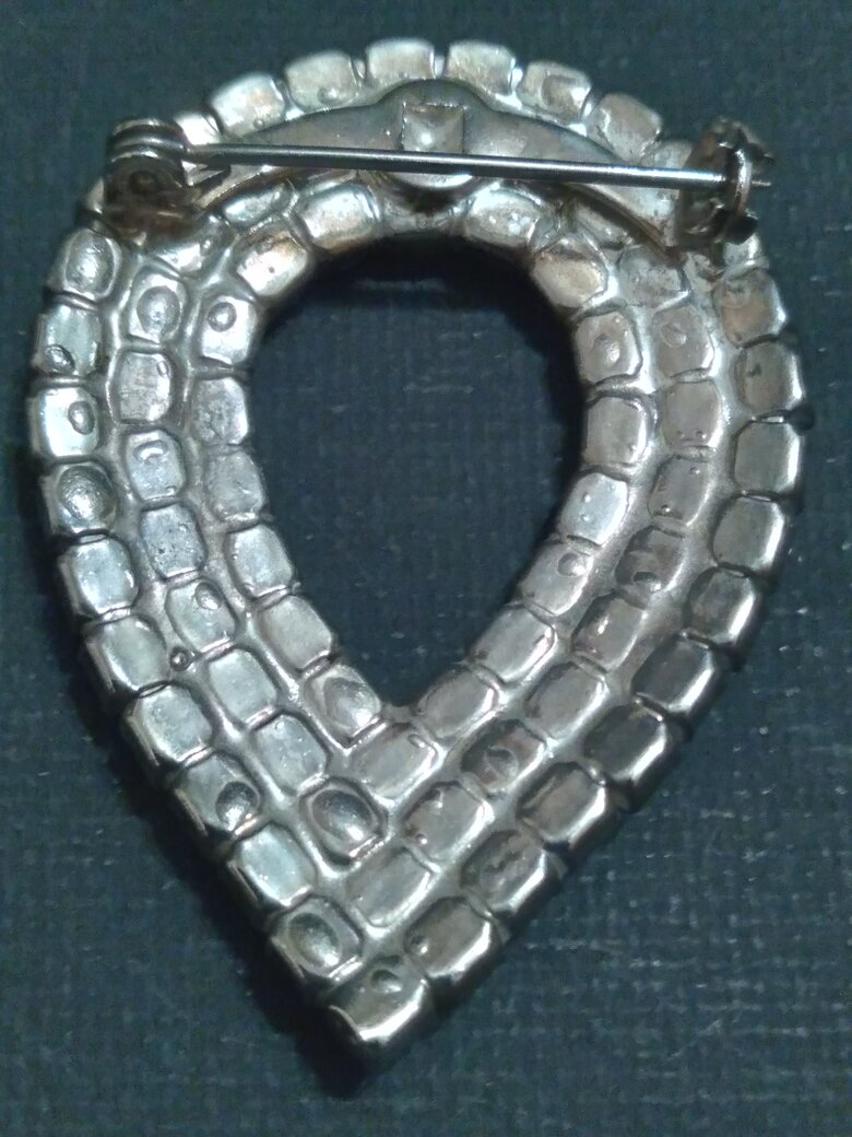 rsz_july_iris_bloom_great_vintage_brooch_016 (1).jpg