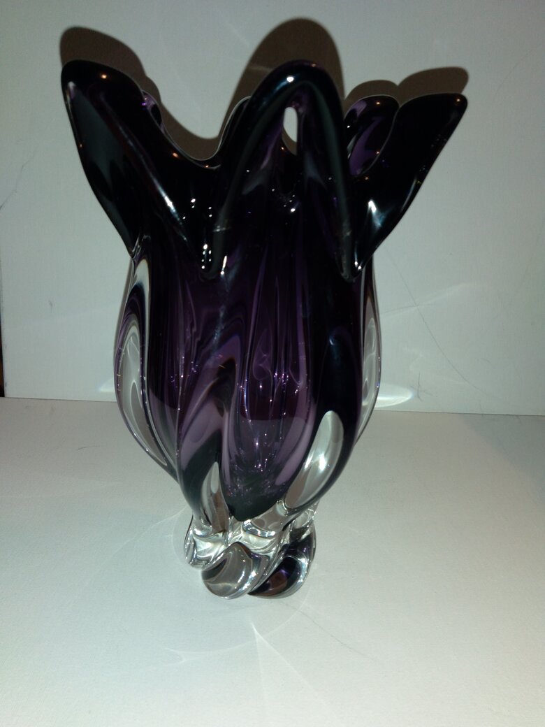 rsz_vintage_bohemian_czech_republic_purple_glass_vase_003.jpg