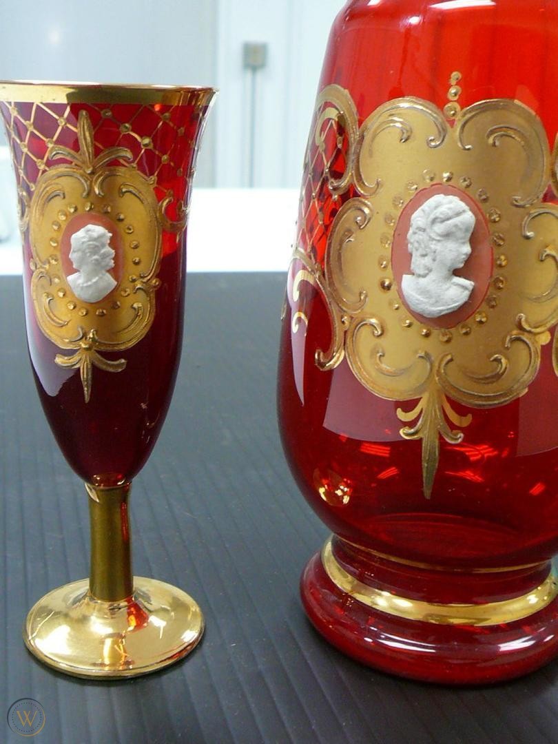 ruby-red-glass-decanter-raised-cameo_1_a0452191993d2c7e831d64e757599a95.jpg