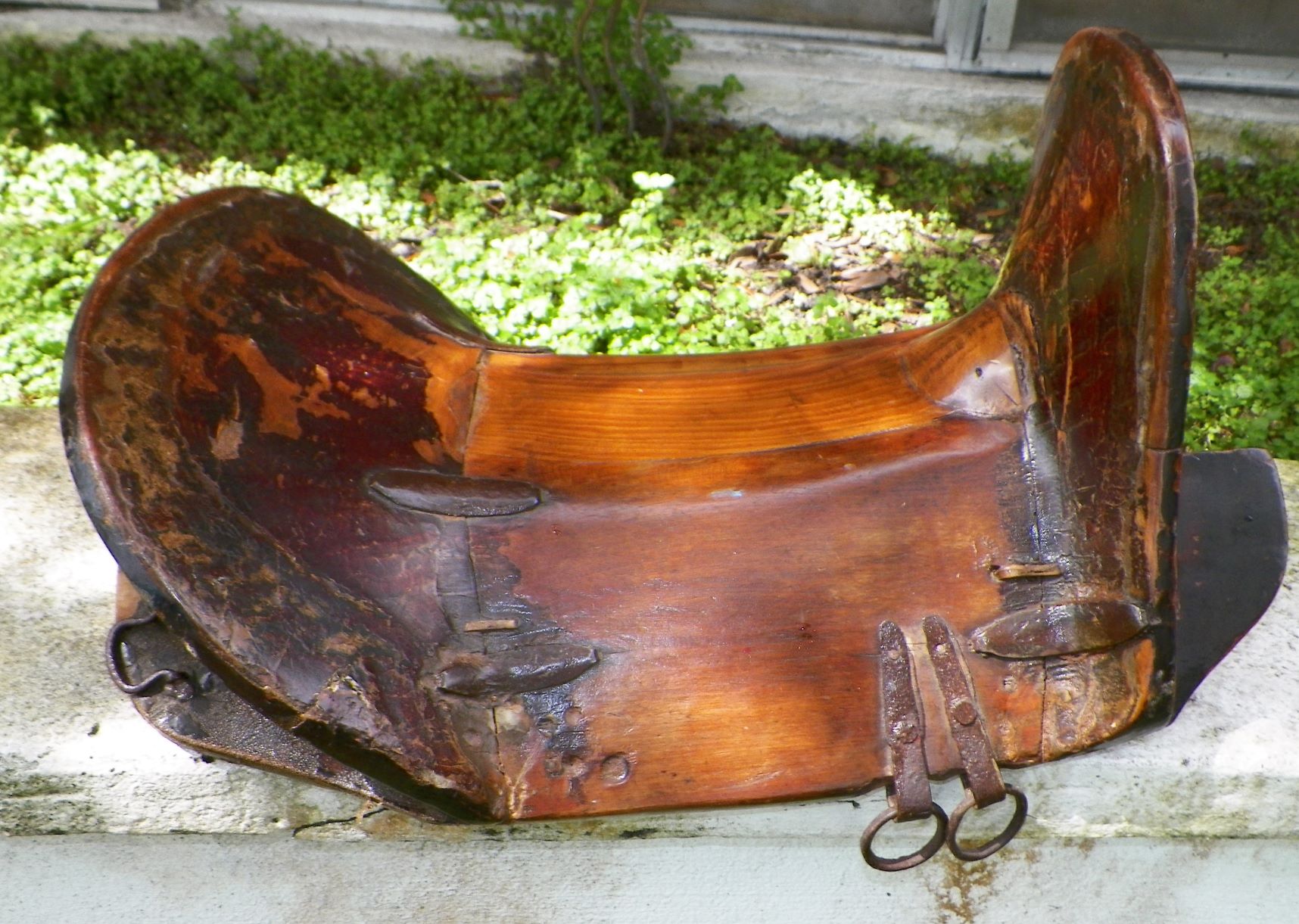 SADDLE OLD WOOD & FORGED IRON 2AA.JPG