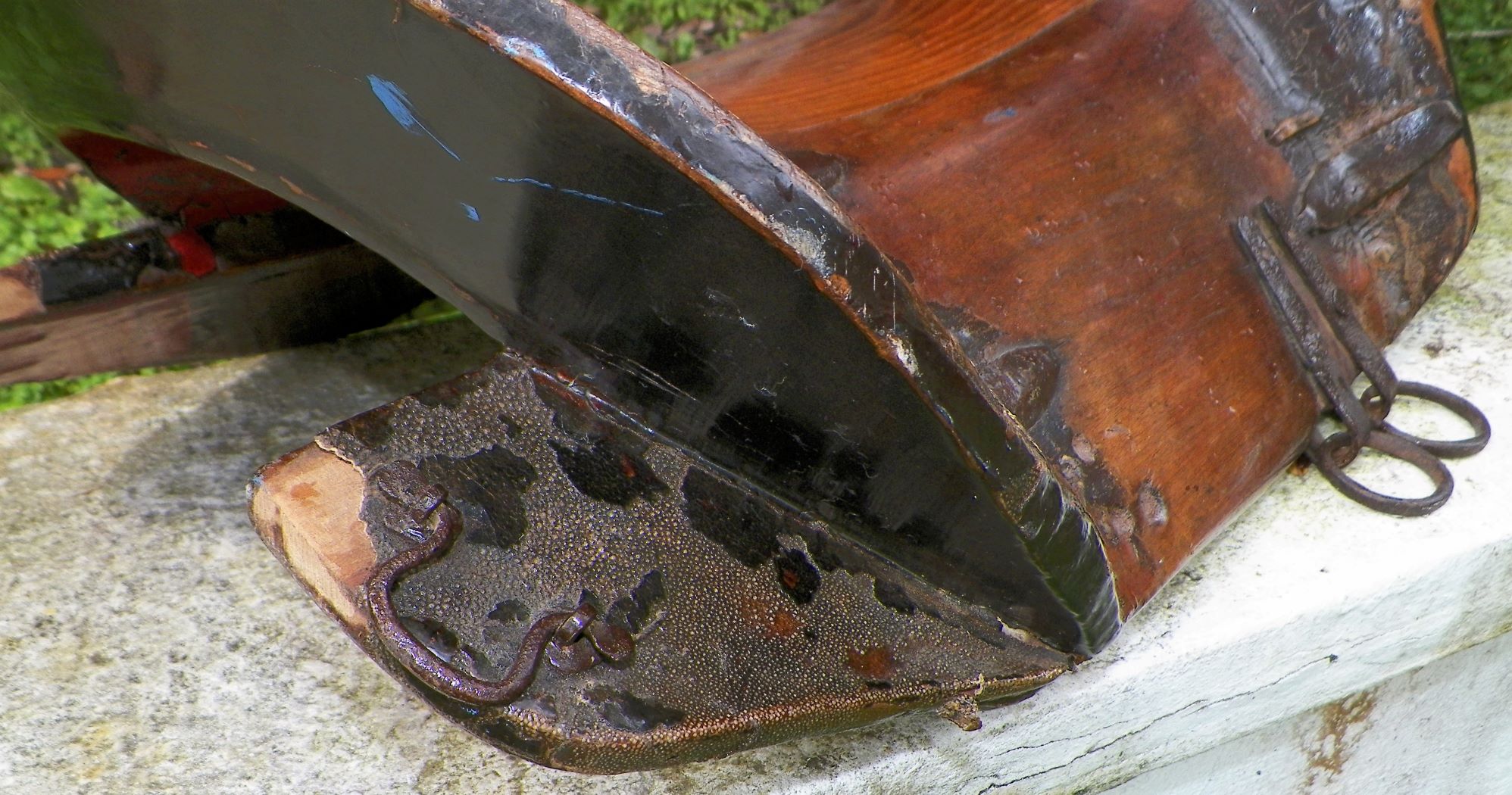 SADDLE OLD WOOD & FORGED IRON 3AA.JPG