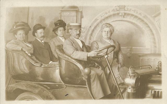 Sarah Marks Hodgson in Seattle 1909.jpg