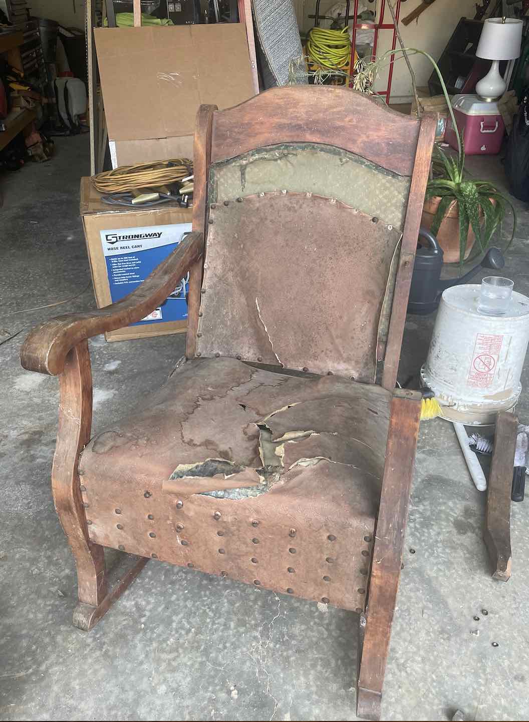 Help identifying a rocking chair please :-)