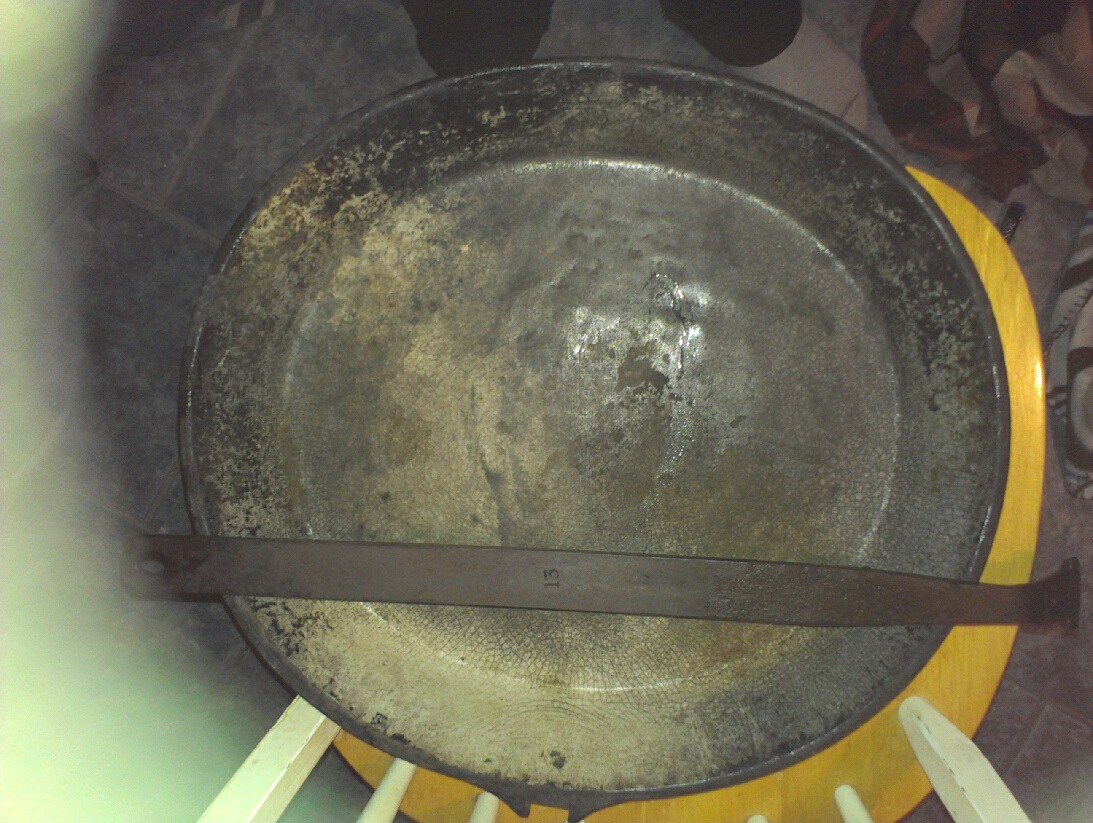 Antique Cast Iron Kettle,Pot,Cauldron,3 Legs,A.8-1/2x9-1/4 Dia