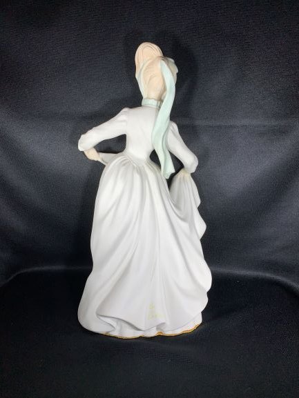 Small lady down load 3.jpg