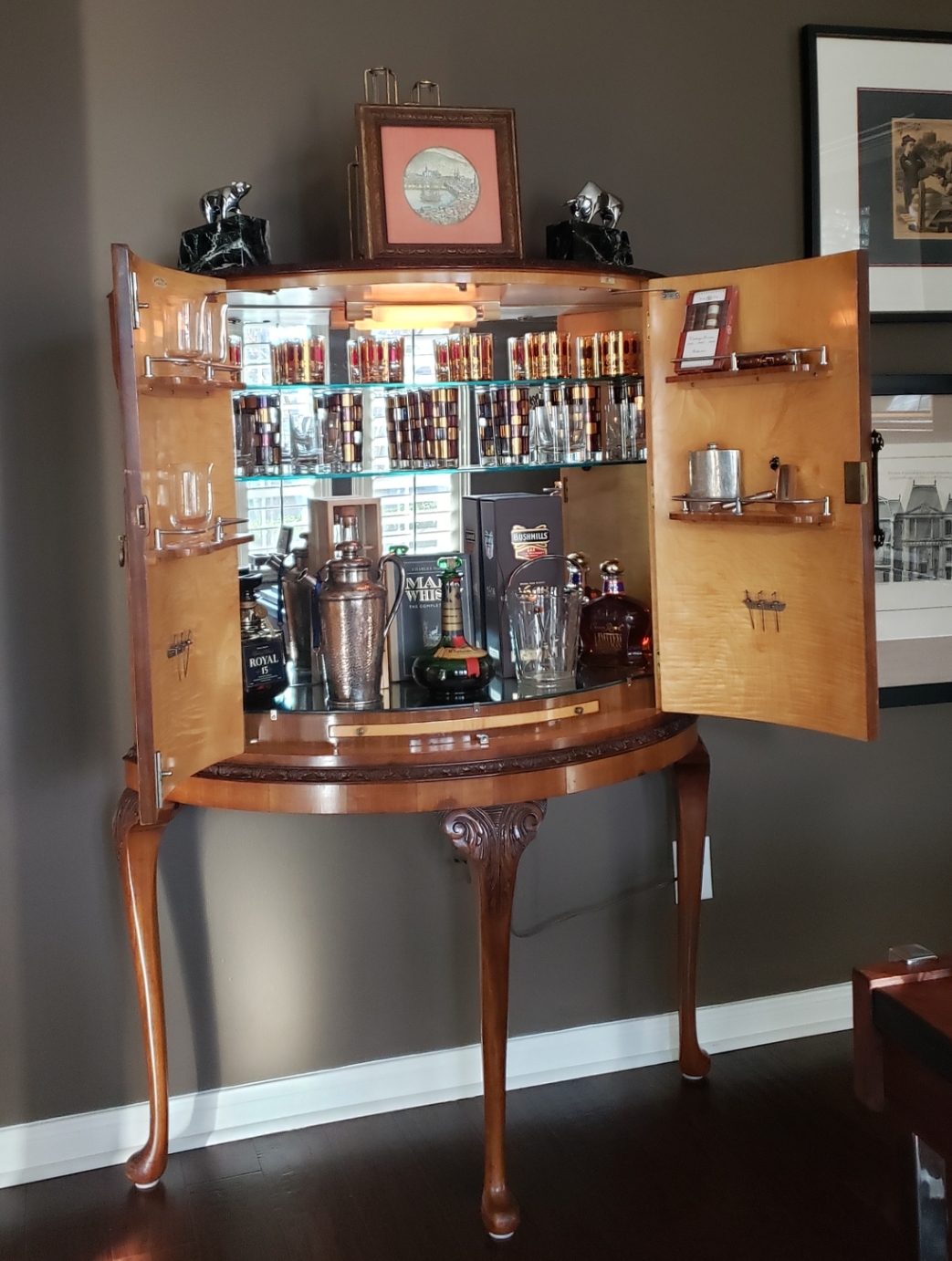 Help with Furniture Maker Sanders Antiques Board