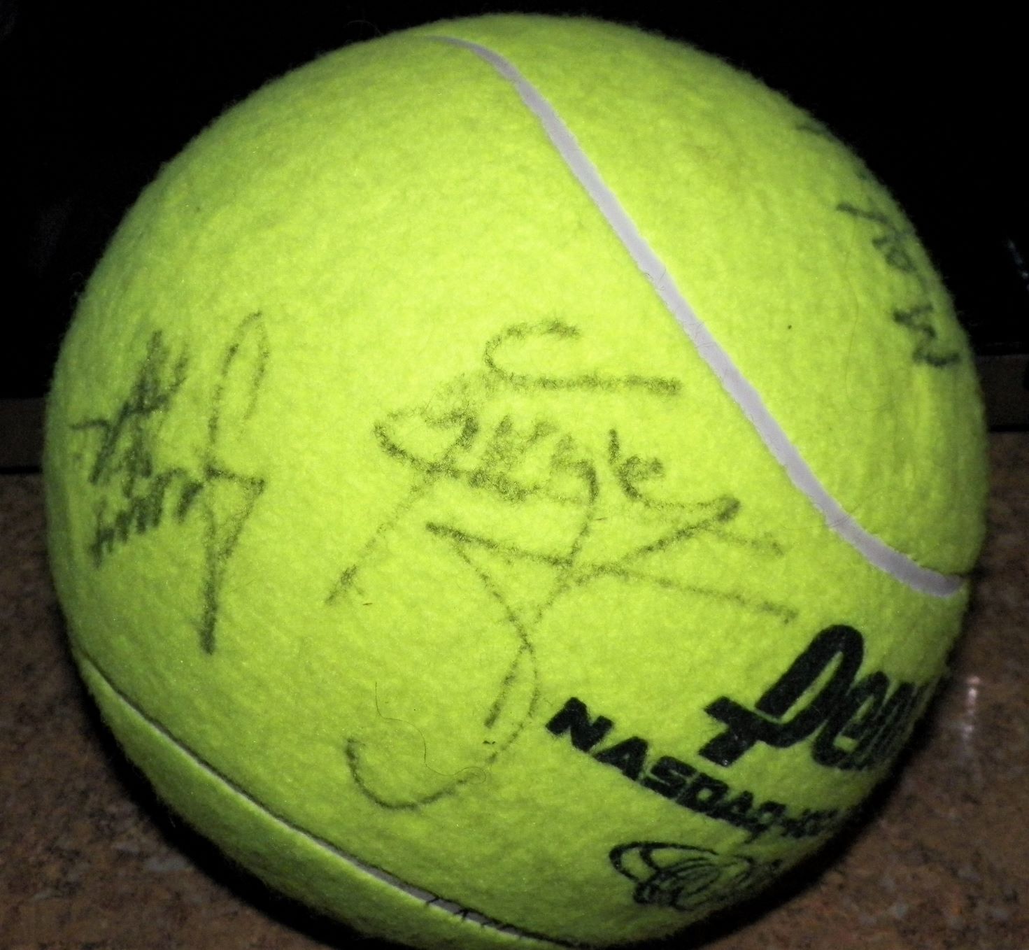 SPORT AUTOGRAPH TENNIS BALL 5AA.JPG
