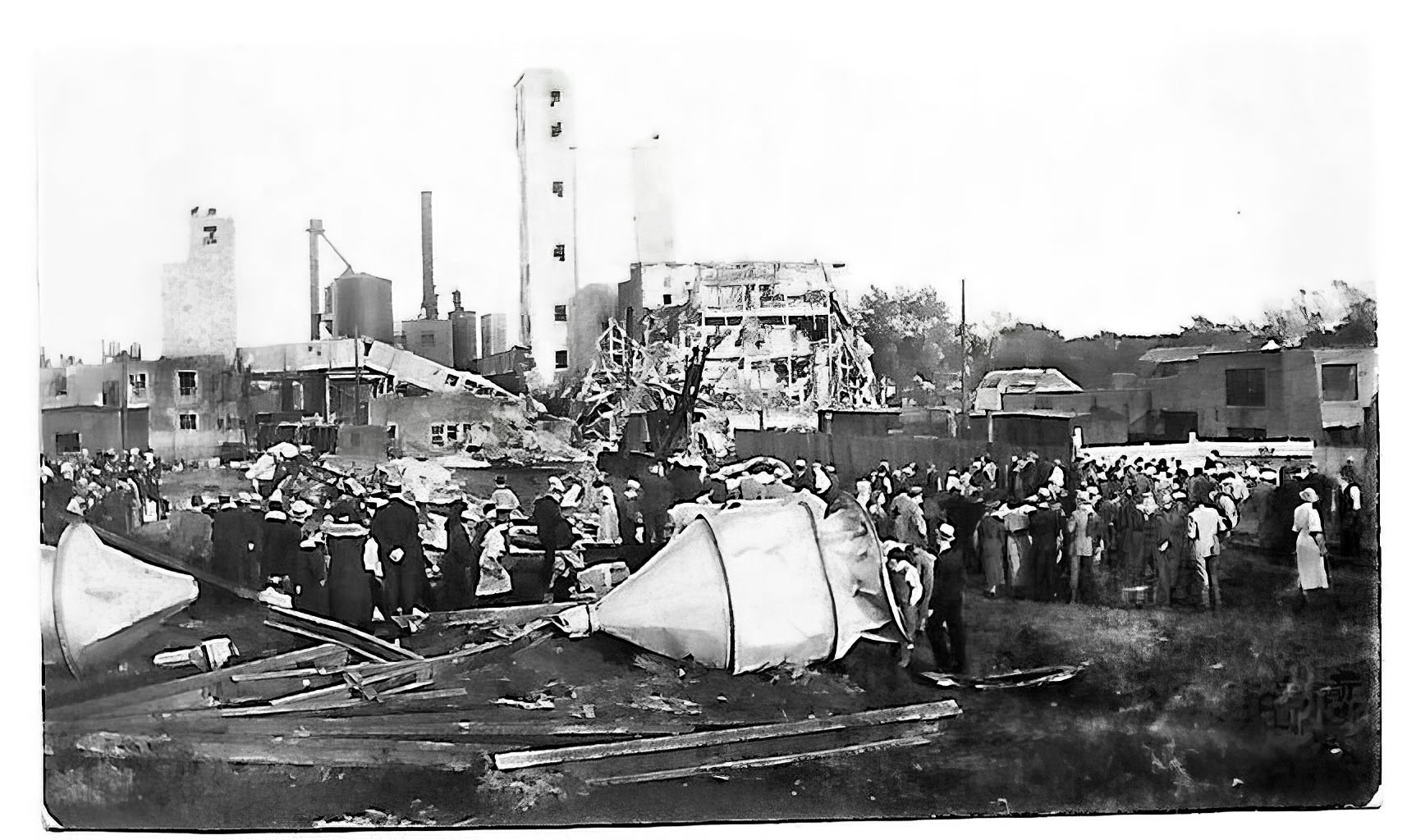 strangedisasterphoto-edited-low_res-scale-2_00x-gigapixel.jpg
