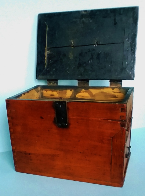 suzuribako Japanese writing box - 1 (475x640).jpg