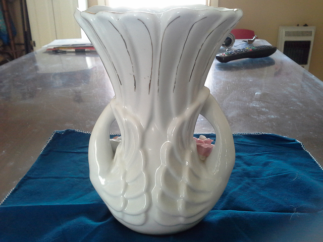 swan vase2.png