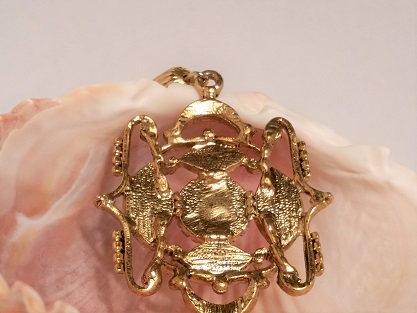 tassel pendant back close up2.jpg