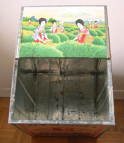 TeaChestJapanPanFiredTBEscottTinBoxLarge-i.jpg