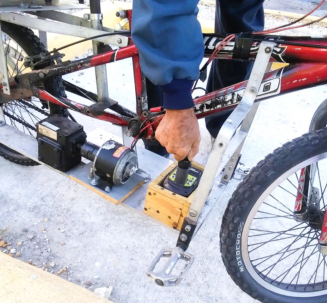 THRIFT STORE BICYCLE ELECTRIC CUBAN HOMEMADE 2AA.jpg