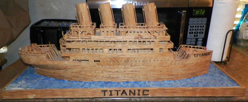 TITANIC LIGHTED MODEL 1AAA.JPG