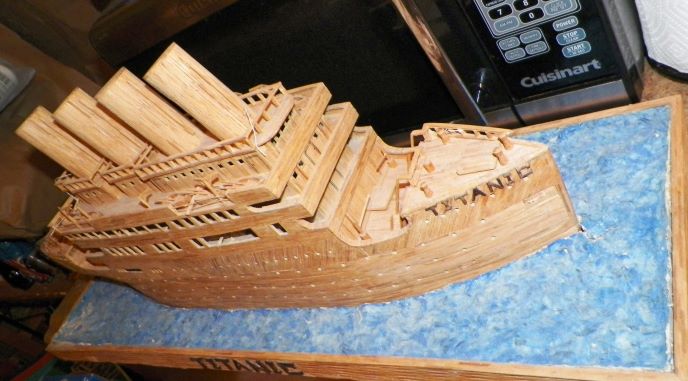 TITANIC LIGHTED MODEL 4AA.JPG