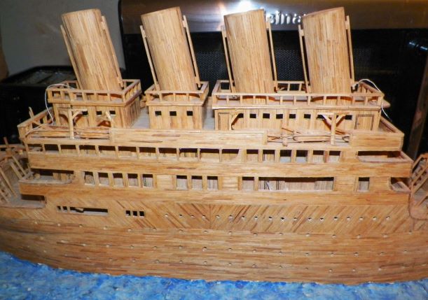 TITANIC LIGHTED MODEL 5AAA.JPG