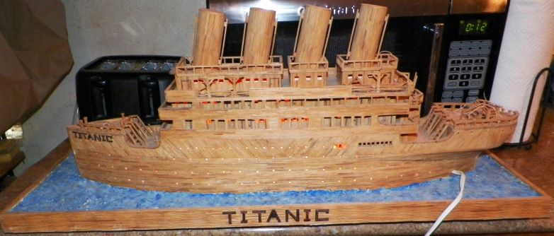 TITANIC LIGHTED MODEL 9AAA.JPG