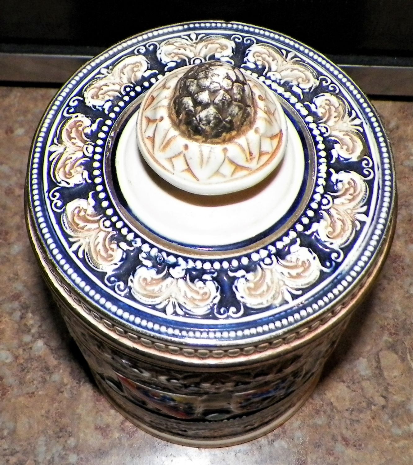 TOBACCO JAR GERMANY PORCELAIN 3AA.JPG