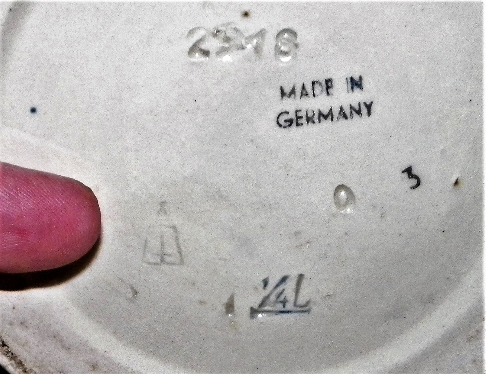 TOBACCO JAR GERMANY PORCELAIN 5AAA.JPG