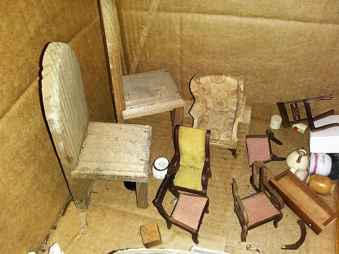 TOY A A GROUP 2AA DOLL _ FURNITURE 2A.jpg