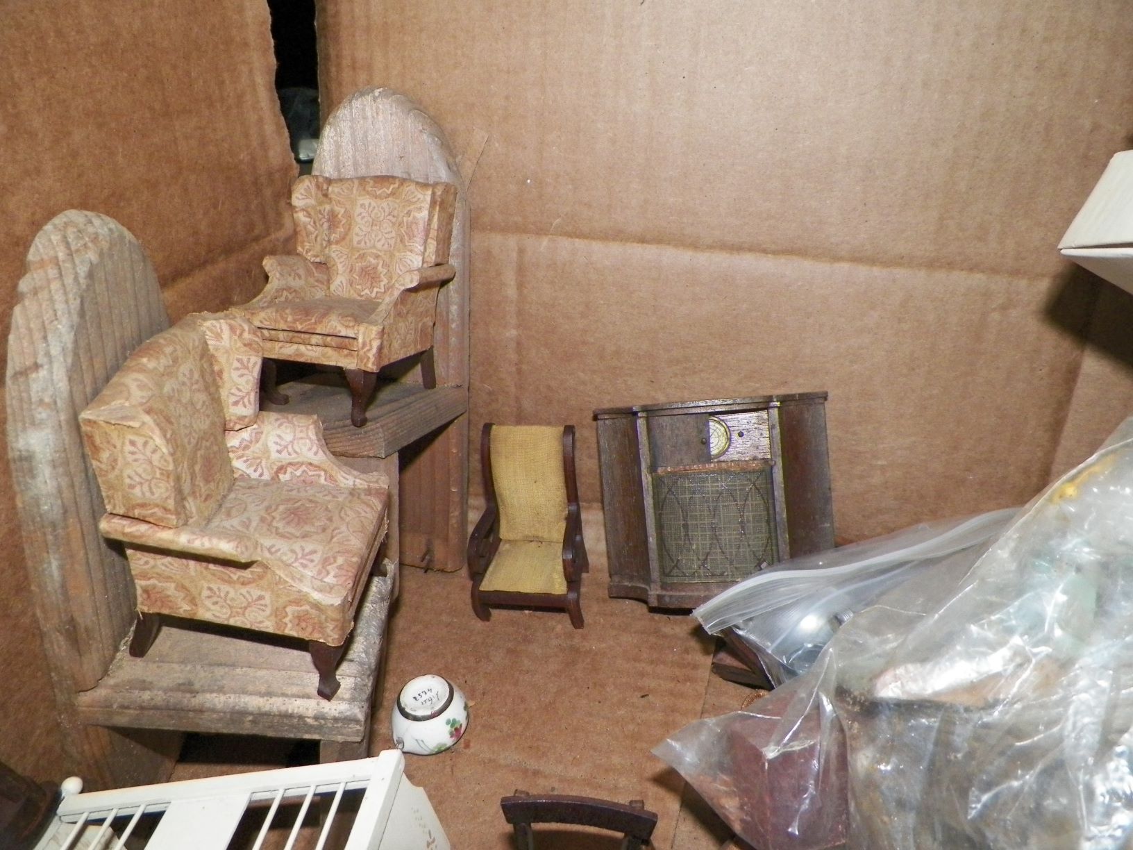 TOY A A GROUP 2AA DOLL _ FURNITURE 3ABBA.jpg