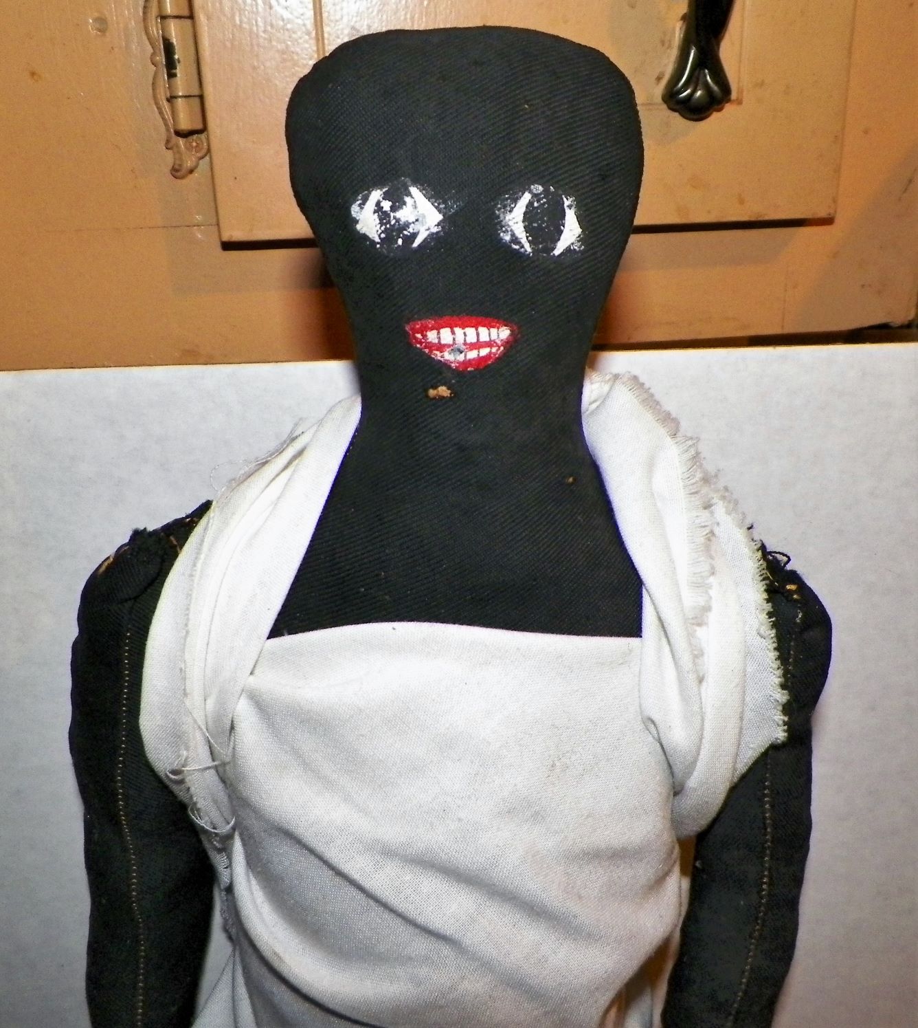 TOY DOLL BLACK FOLK ART DOLL 2AA.JPG