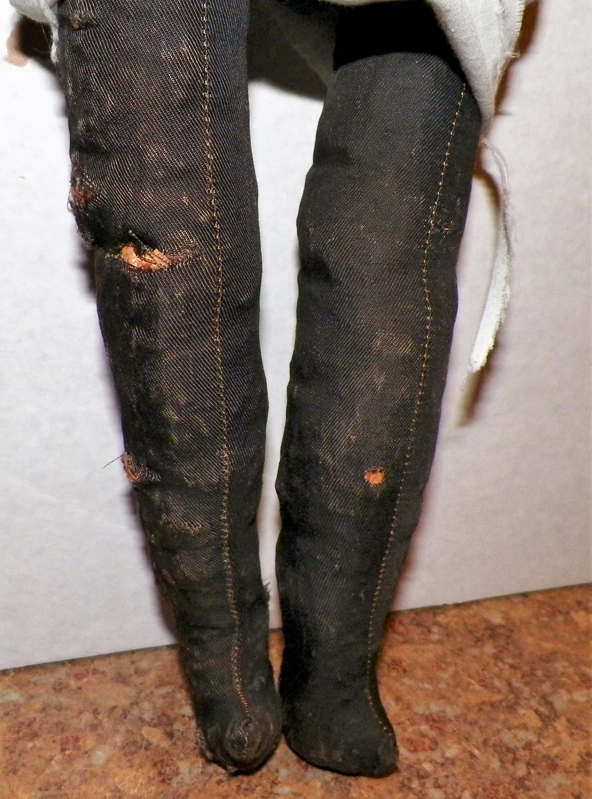 TOY DOLL BLACK FOLK ART DOLL 2BAA.JPG