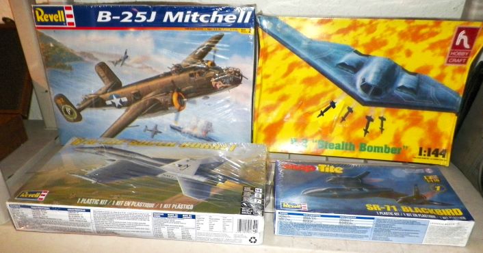 TOY MODEL KITS A GROUP SHIPS 4AA AIRPLANES AA.JPG