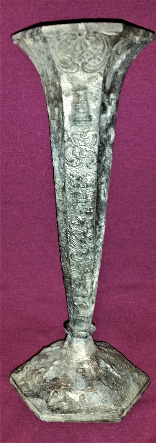 trumpet vase front 2.jpg