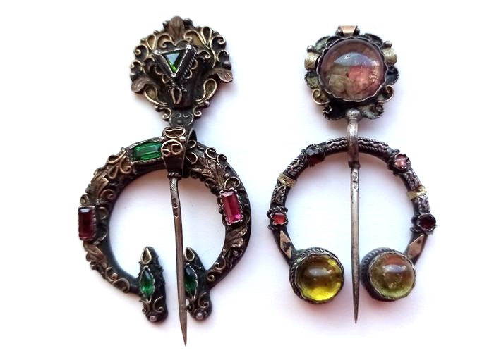 Two fibulae Provence 19th century - kopie.jpg