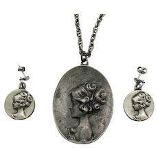 Unique-Vintage-Pewter-Cameo-Pendant-Necklace-pic-1-220-5.5-526-f.jpg