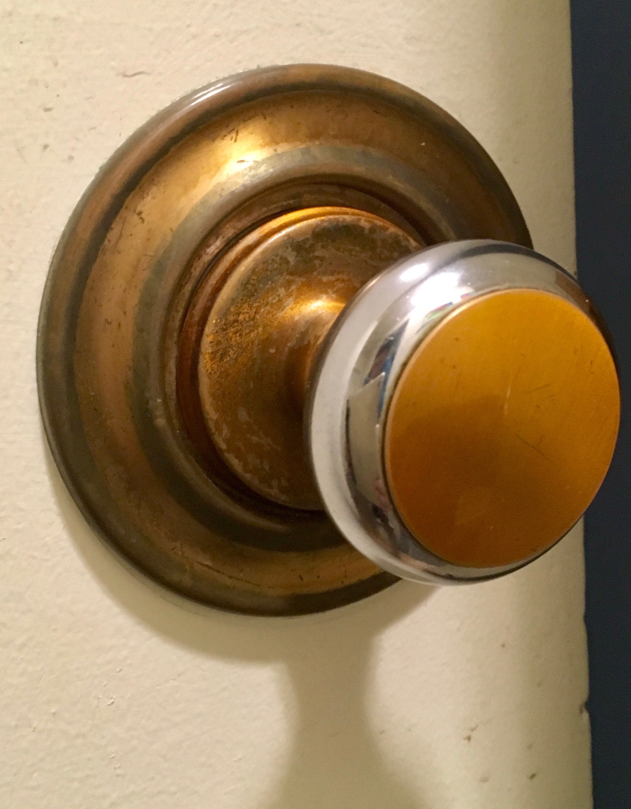 Satin Bronze Escutcheon/Rosette Antiques Board